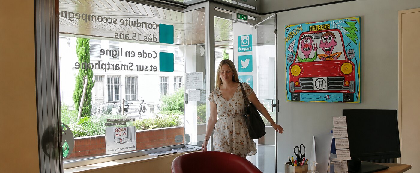 L'entrée de la salle de code de l'auto-école